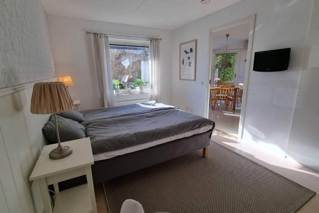 Trivsamt Parhus I Lugnt Omrade Inne I Tranas! Buitenkant foto