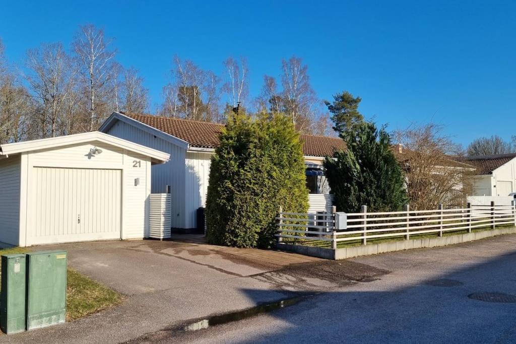Trivsamt Parhus I Lugnt Omrade Inne I Tranas! Buitenkant foto