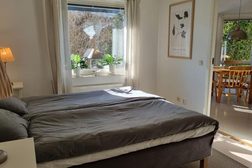 Trivsamt Parhus I Lugnt Omrade Inne I Tranas! Buitenkant foto