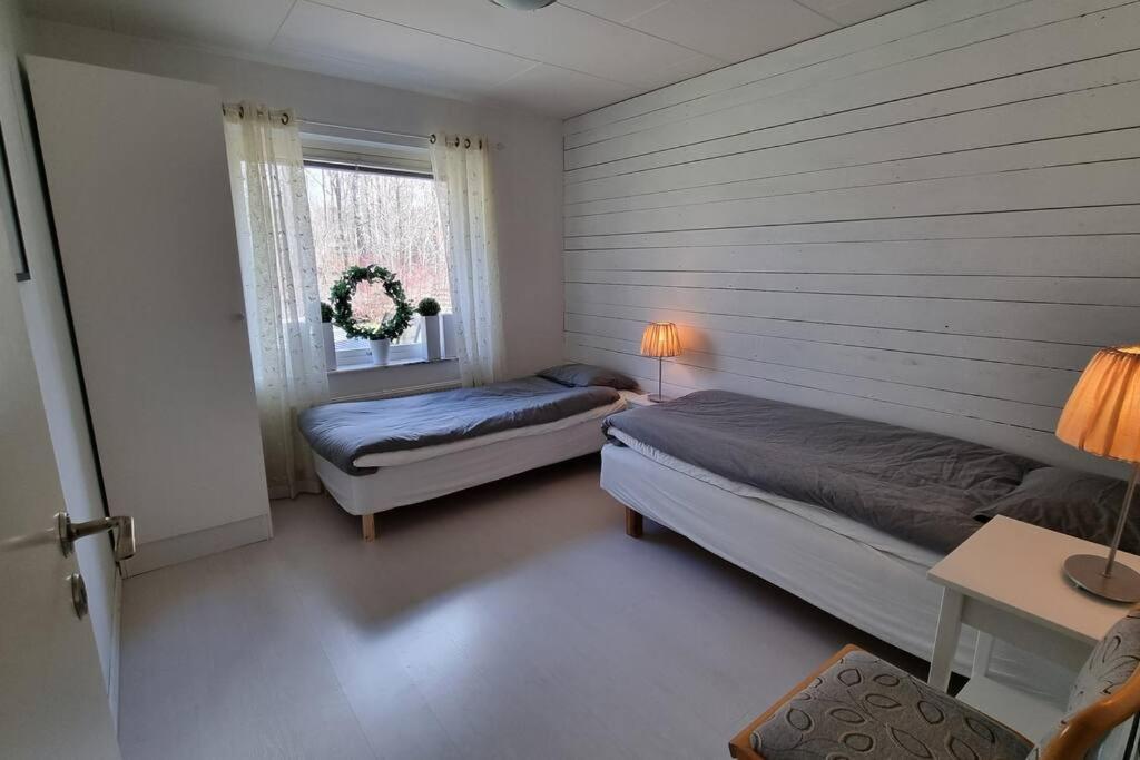 Trivsamt Parhus I Lugnt Omrade Inne I Tranas! Buitenkant foto