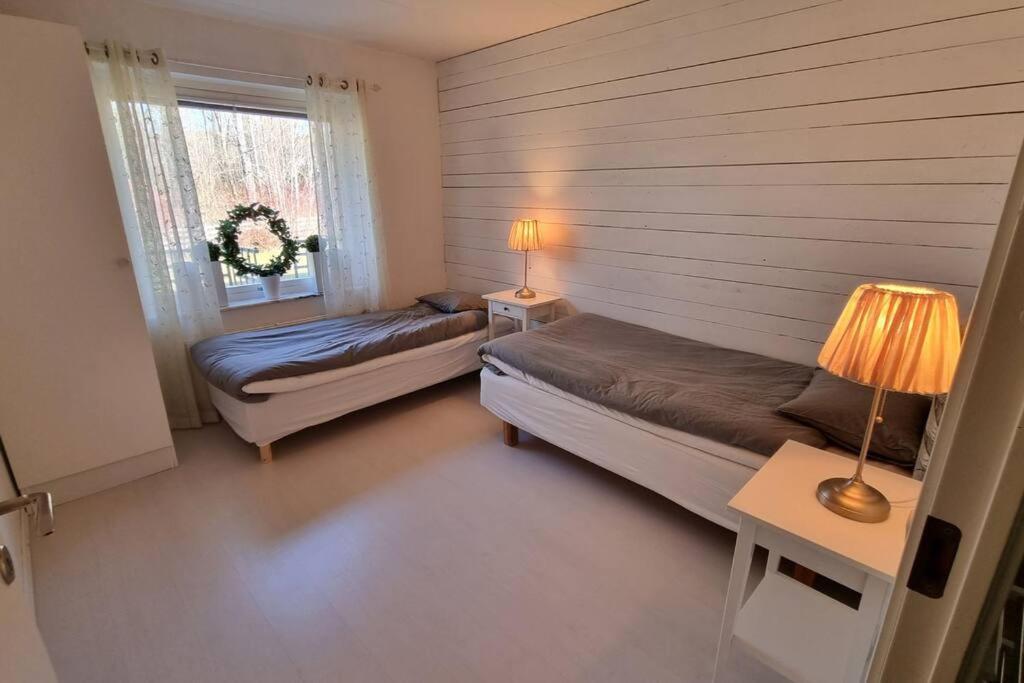 Trivsamt Parhus I Lugnt Omrade Inne I Tranas! Buitenkant foto
