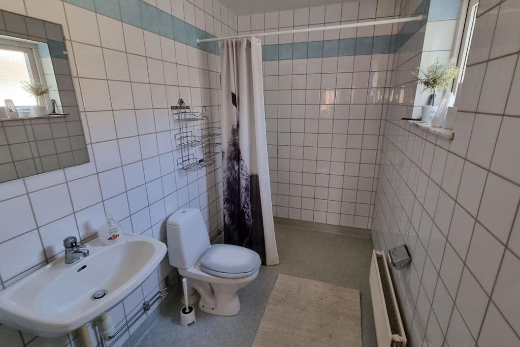 Trivsamt Parhus I Lugnt Omrade Inne I Tranas! Buitenkant foto