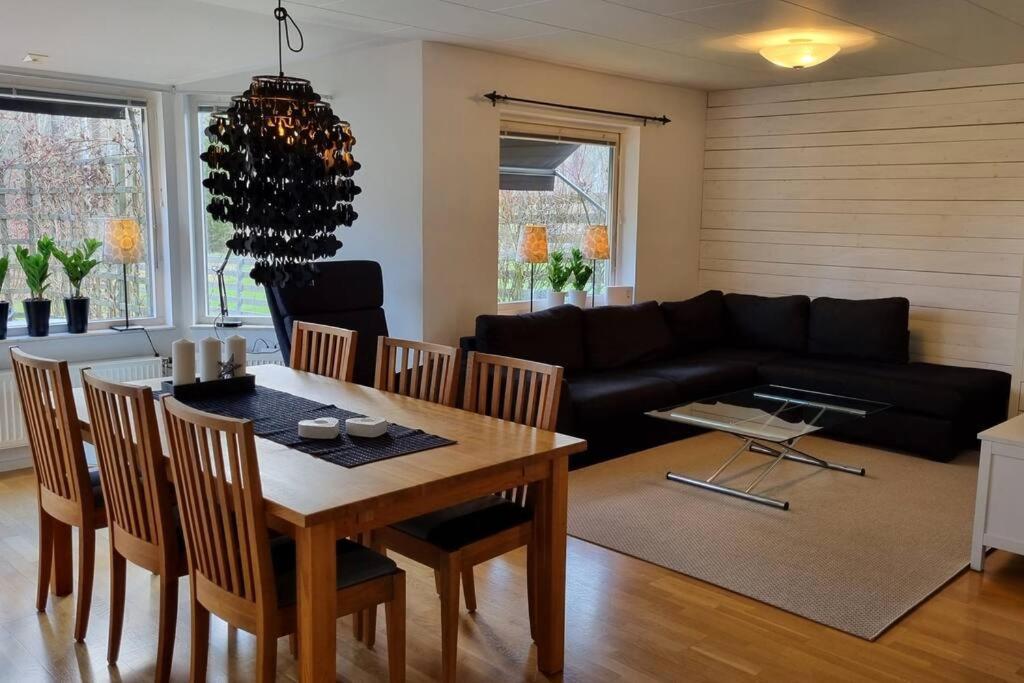 Trivsamt Parhus I Lugnt Omrade Inne I Tranas! Buitenkant foto