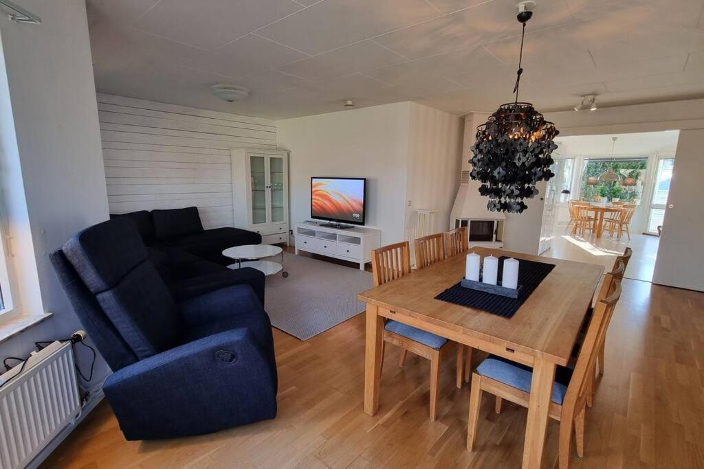 Trivsamt Parhus I Lugnt Omrade Inne I Tranas! Buitenkant foto